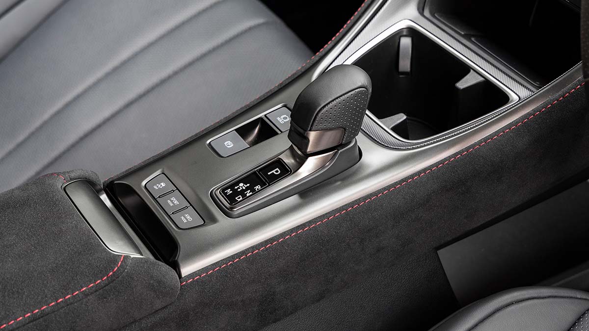 SPORTY INTERIOR STYLING